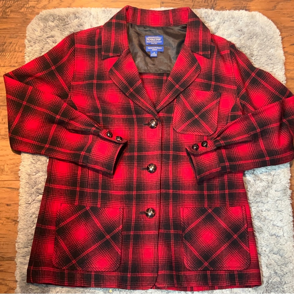 PENDLETON vintage red and black plaid 100% virgin wool jacket size S
